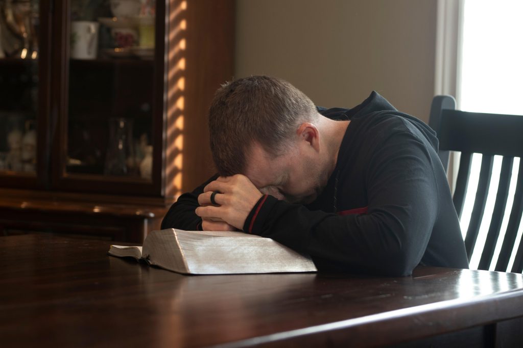 Faith Over Fear: What to Do When Fear Comes Pray when fear comes